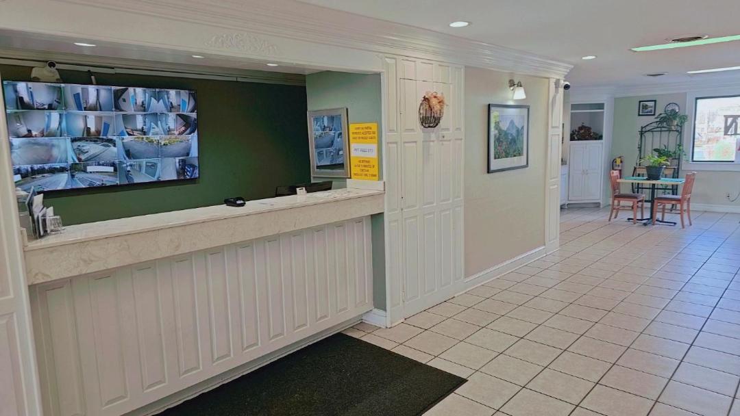 Astoria Hotel North ダンビル エクステリア 写真